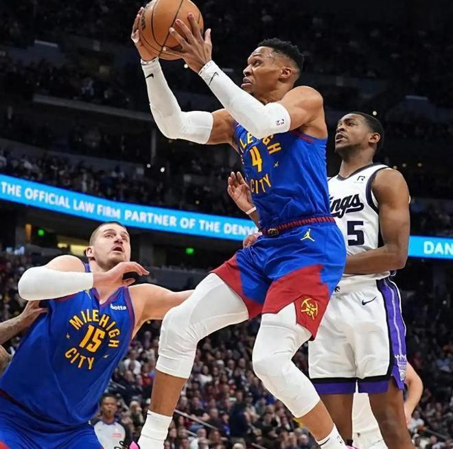 双打破大O尘封记录二哥威少的历史时刻开元棋牌试玩NBA历史连续3季场均三(图2)